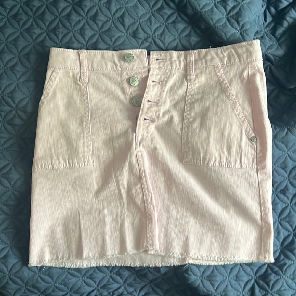 Selling skirt never worn but no tag